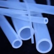 Buen precio Tubo de goma de silicona impermeable aislado, tubería de goma suave translúcida del silicón claro de 3m m en línea