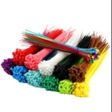 Buen precio bridas de plástico de nylon 500m m negros resistentes ULTRAVIOLETA de 100-300m m en línea