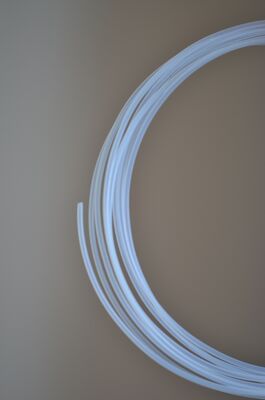 Buen precio Densidad aparente de 1,26 a 1,38 G cm3 poli-tetrafluoroetileno ideal para la fabricación de válvulas de juntas y sellos en ambientes químicos adversos en línea